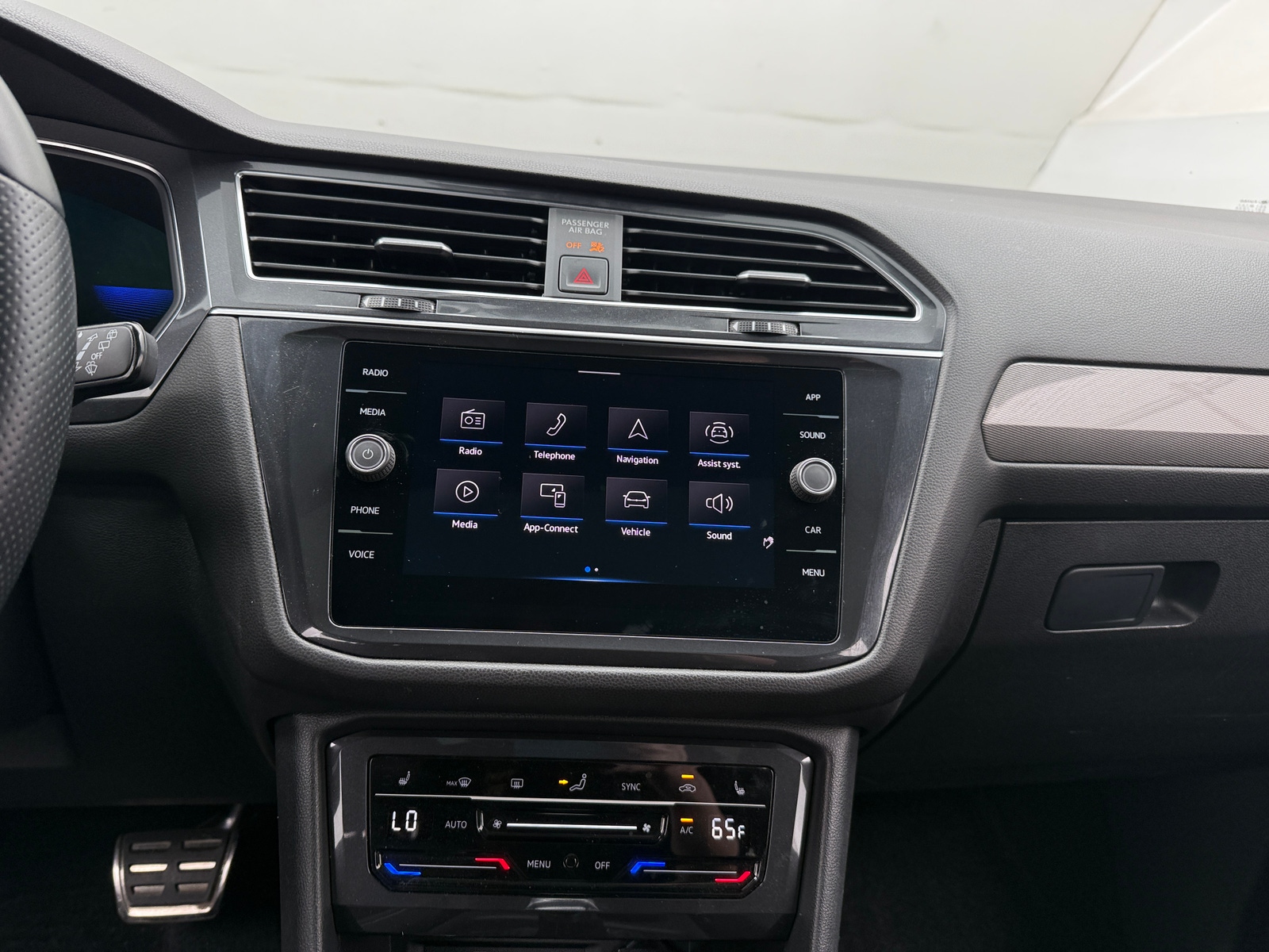 Thumbnail: 2022 Volkswagen Tiguan - 3