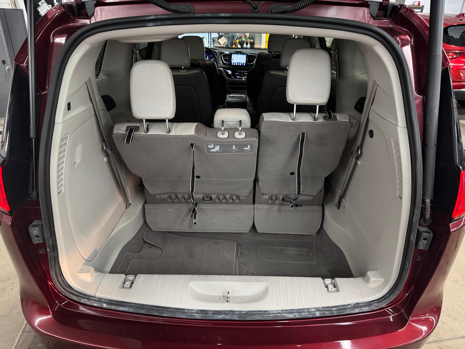 Thumbnail: 2019 Chrysler Pacifica - 6