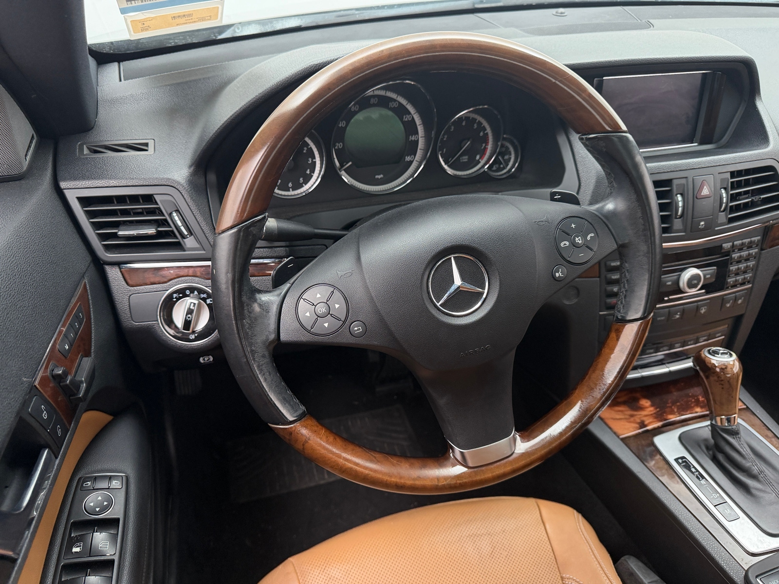 Thumbnail: 2010 Mercedes-Benz E-Class - 3