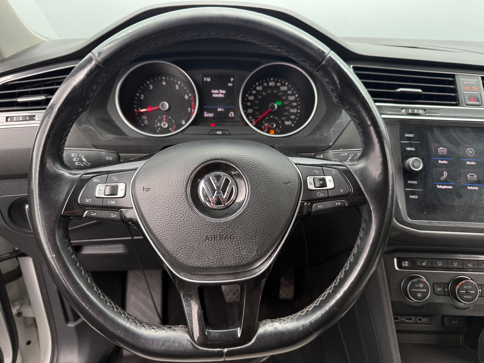 Thumbnail: 2018 Volkswagen Tiguan - 4