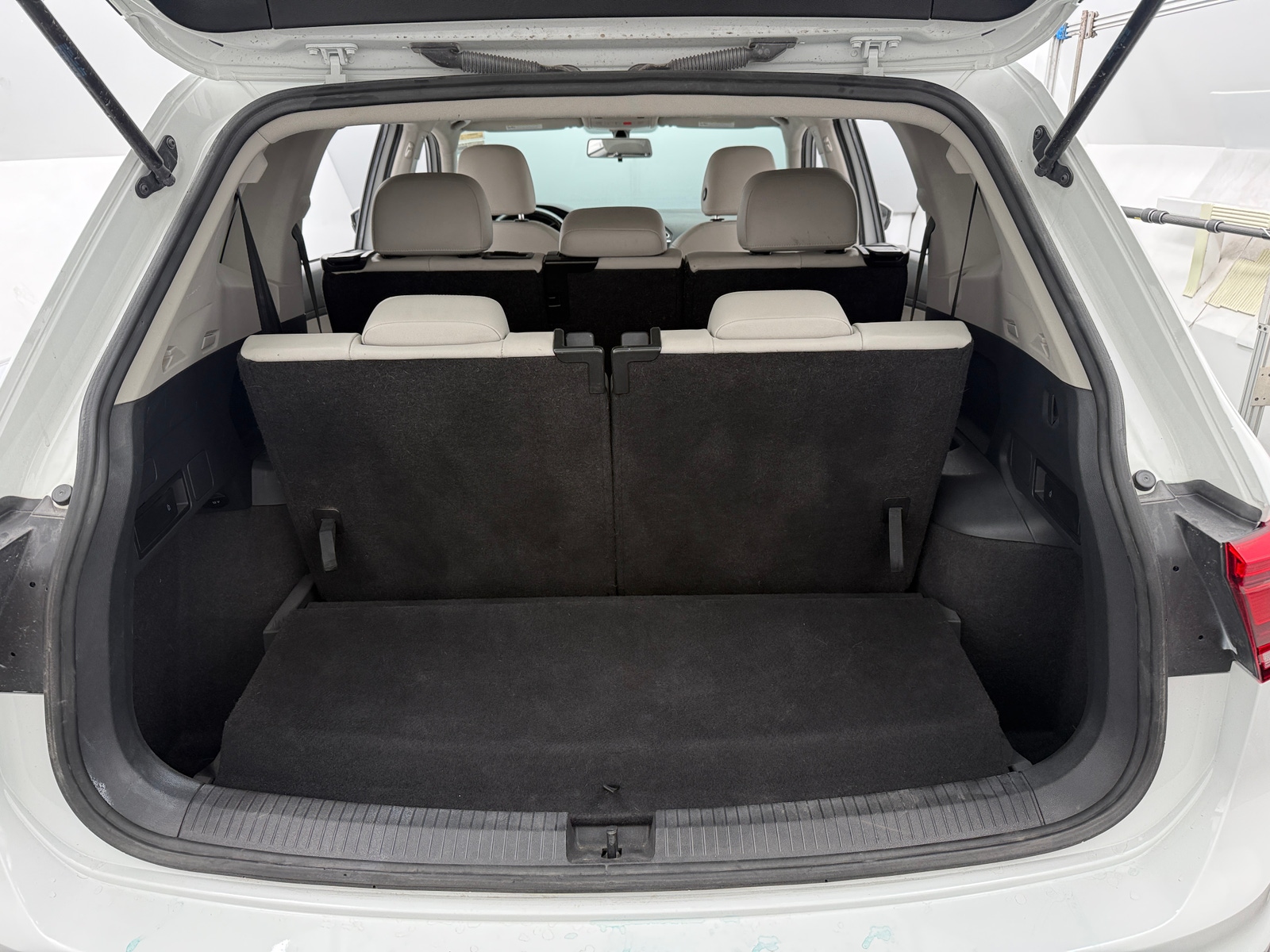 Thumbnail: 2018 Volkswagen Tiguan - 6