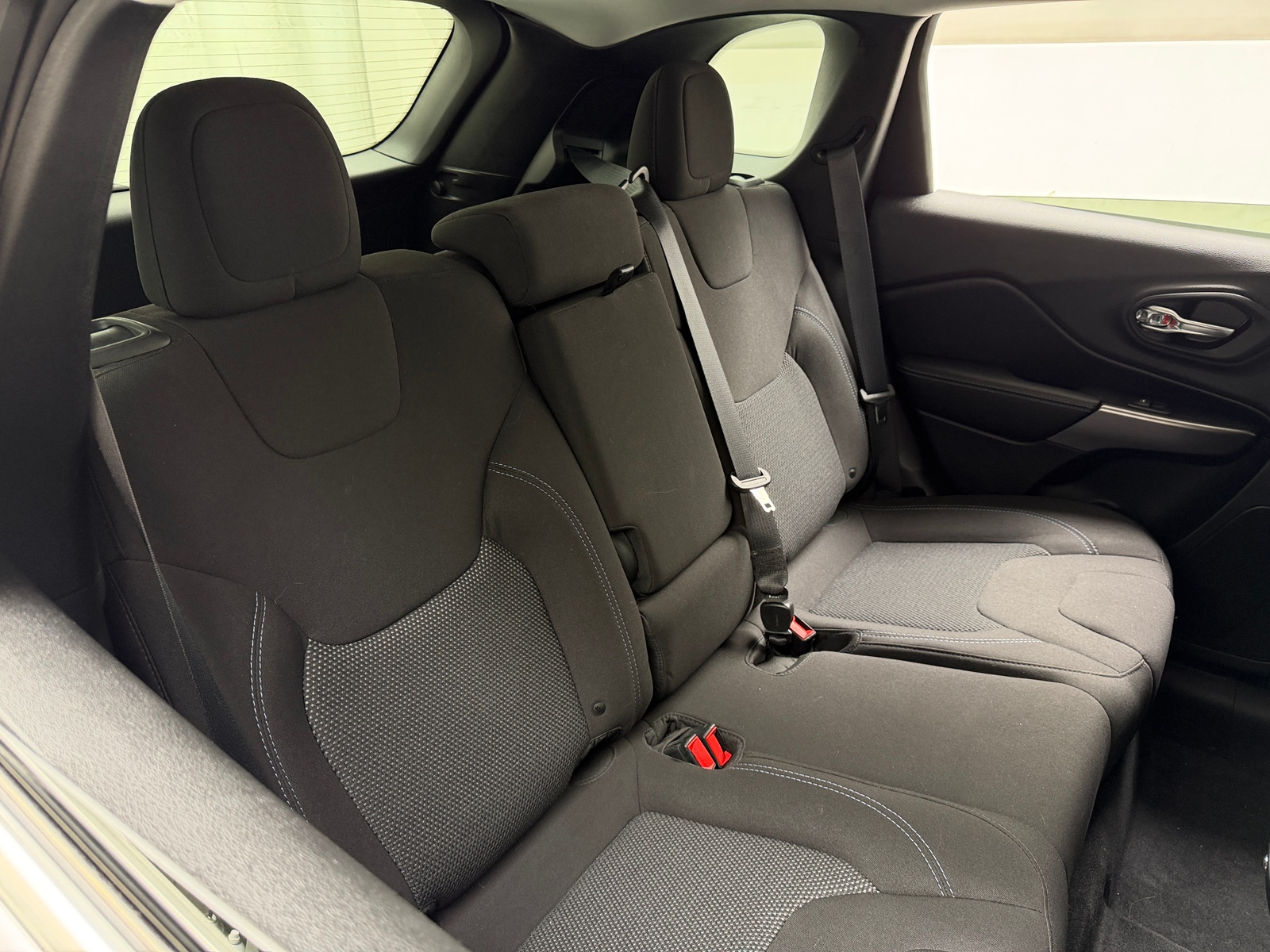 Thumbnail: 2019 Jeep Cherokee - 6
