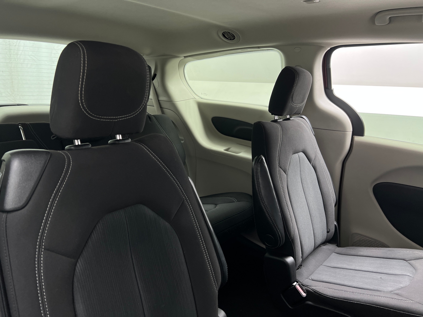 Thumbnail: 2023 Chrysler Voyager - 6