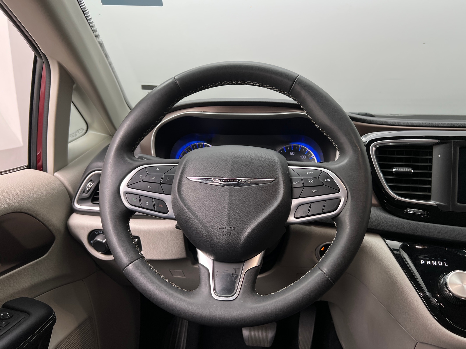 Thumbnail: 2023 Chrysler Voyager - 5