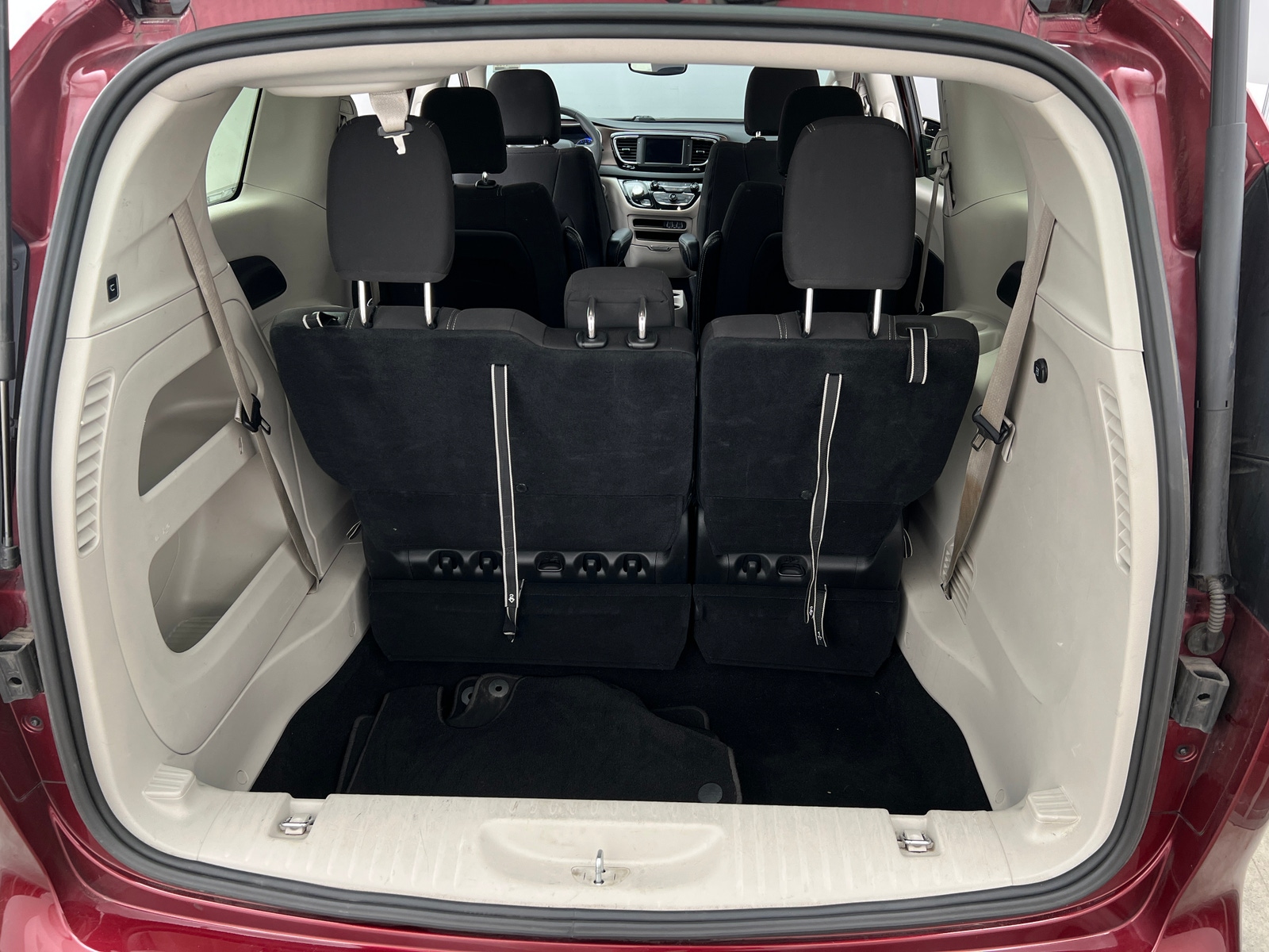 Thumbnail: 2023 Chrysler Voyager - 7