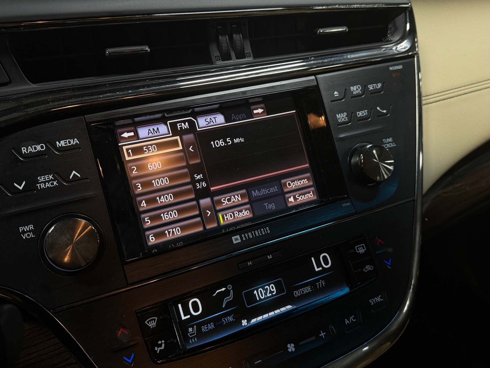 Thumbnail: 2013 Toyota Avalon - 4