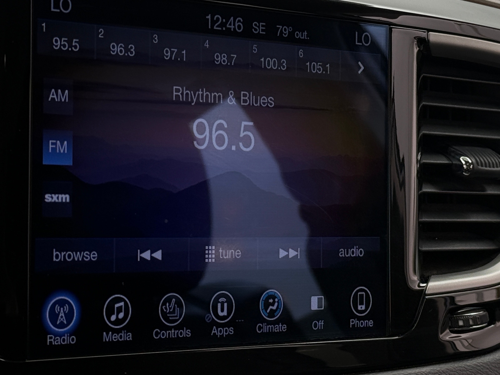 Thumbnail: 2017 Chrysler Pacifica - 3