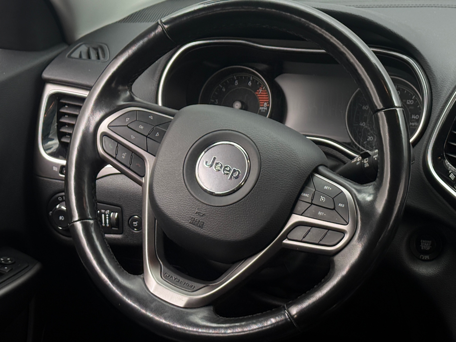 Thumbnail: 2020 Jeep Cherokee - 4
