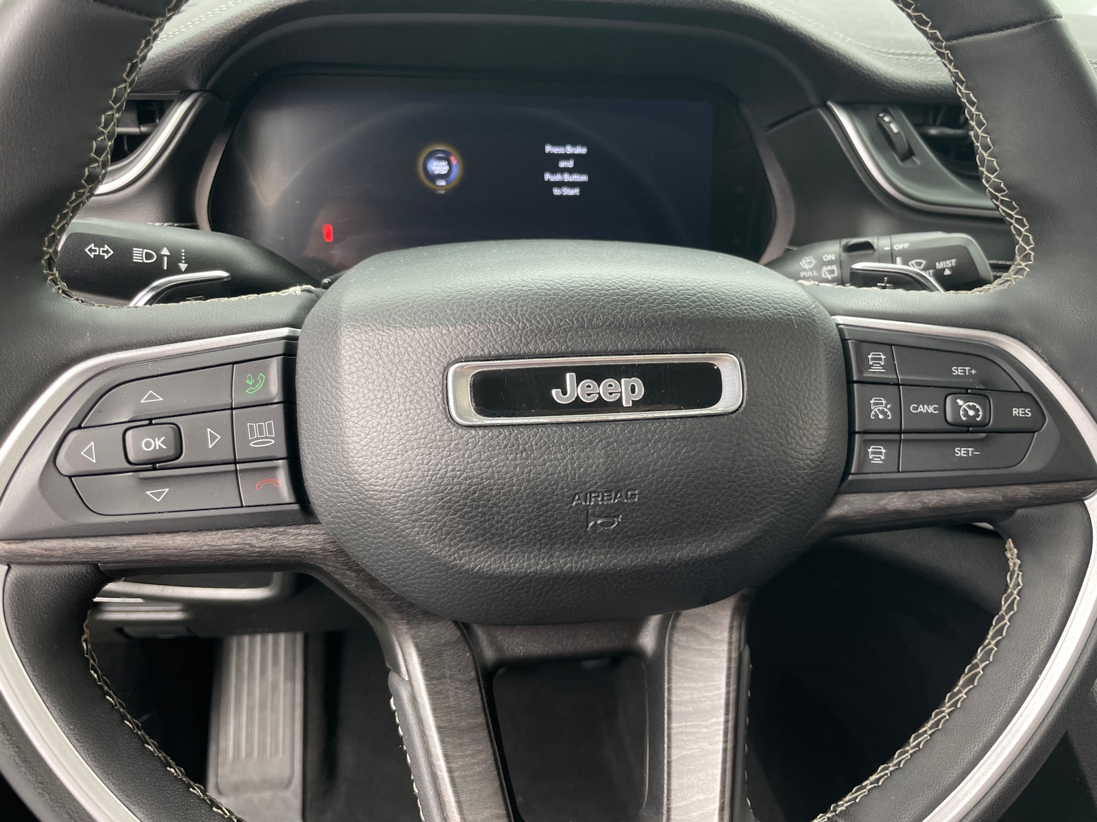 Thumbnail: 2023 Jeep Grand Cherokee L - 4