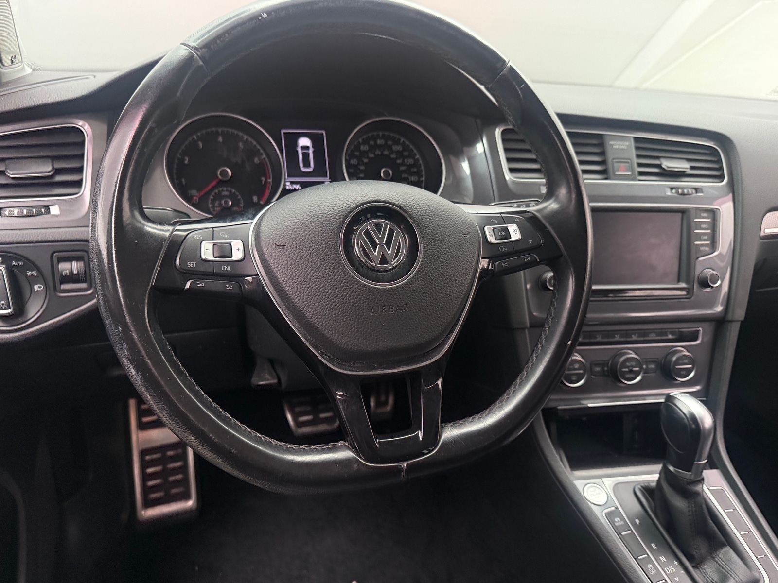Thumbnail: 2017 Volkswagen Golf - 4