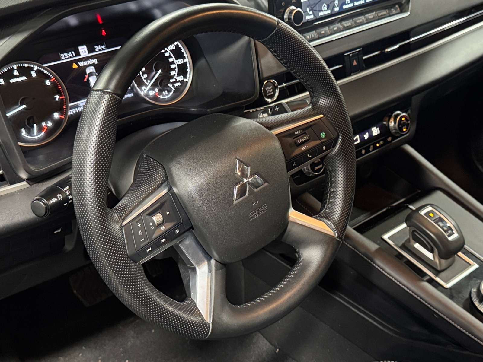 Thumbnail: 2024 Mitsubishi Outlander - 4