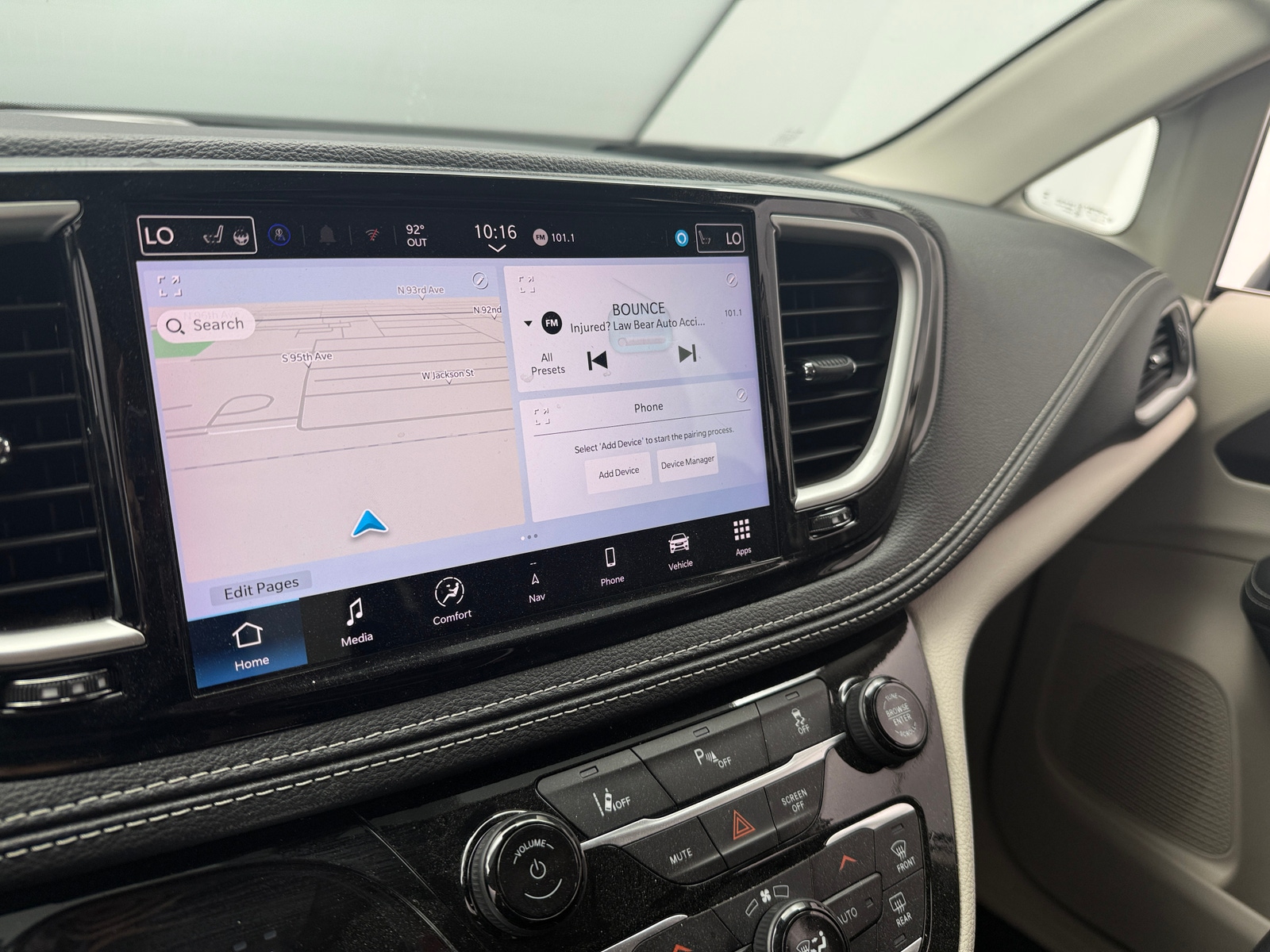 Thumbnail: 2024 Chrysler Pacifica - 3