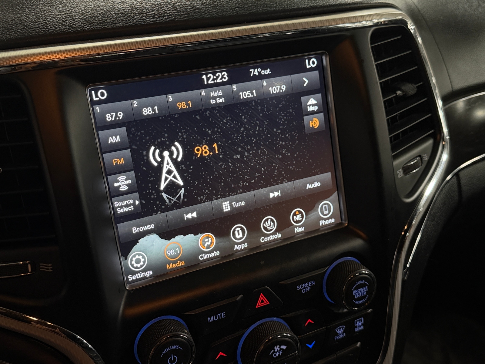 Thumbnail: 2018 Jeep Grand Cherokee - 3