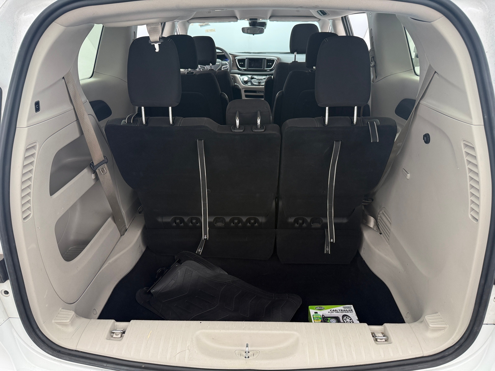 Thumbnail: 2024 Chrysler Voyager - 7