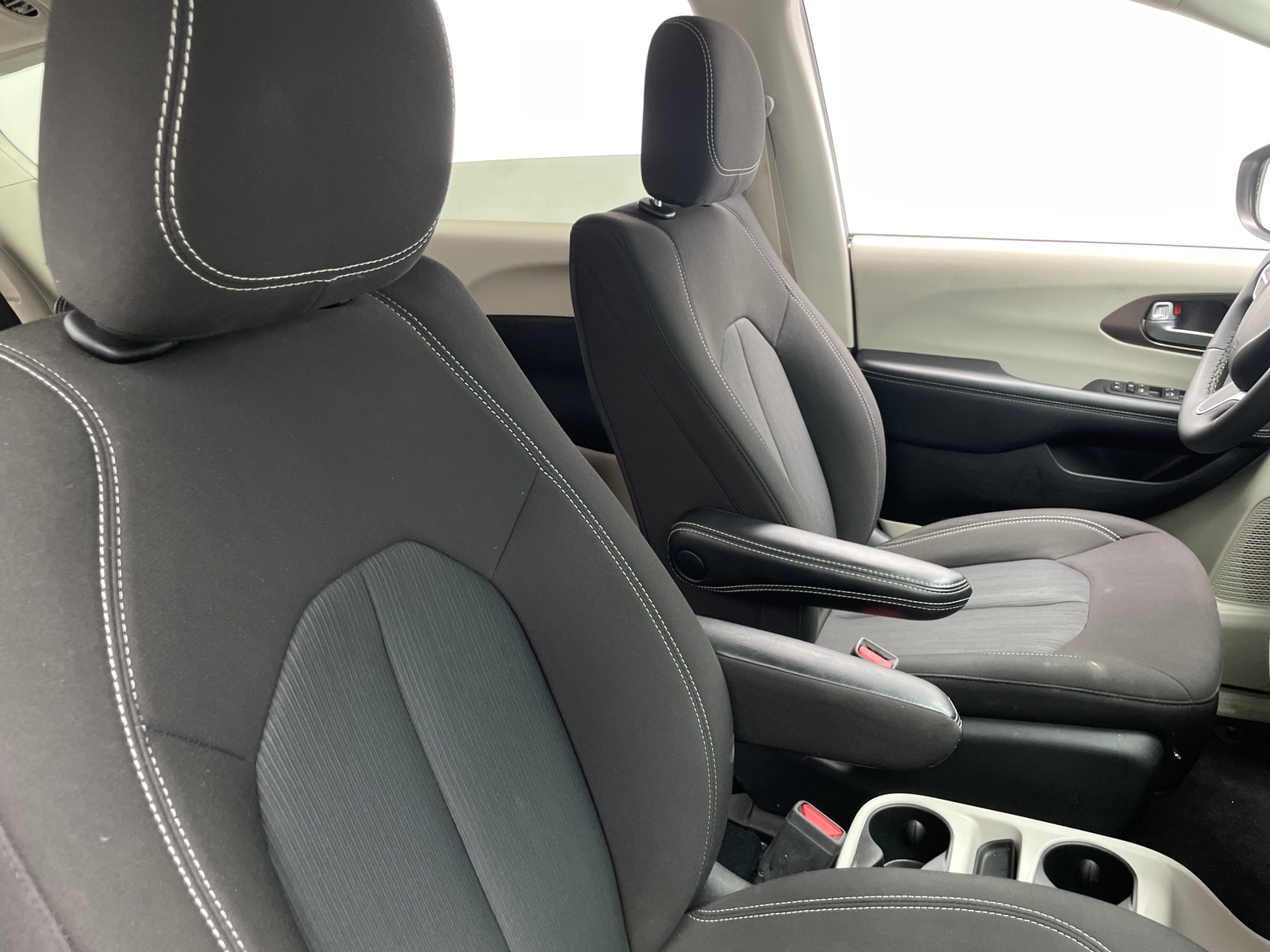 Thumbnail: 2023 Chrysler Voyager - 2