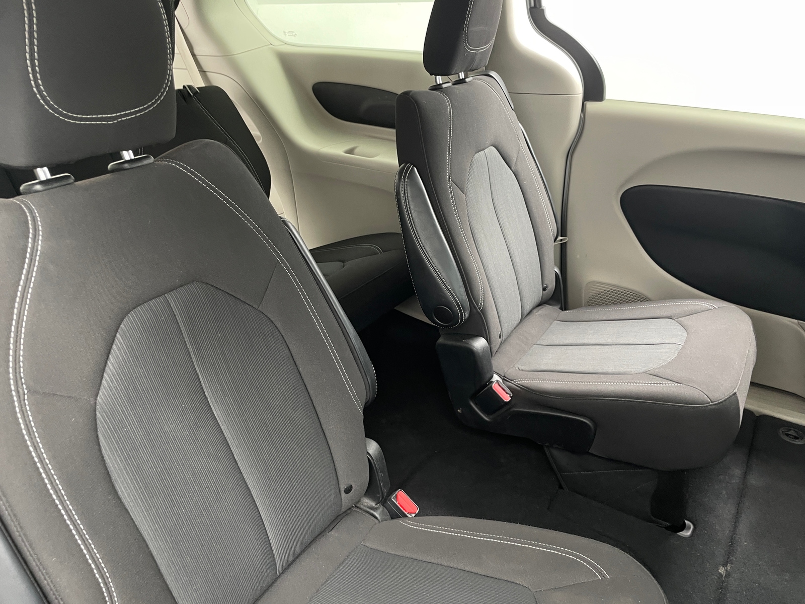 Thumbnail: 2023 Chrysler Voyager - 6