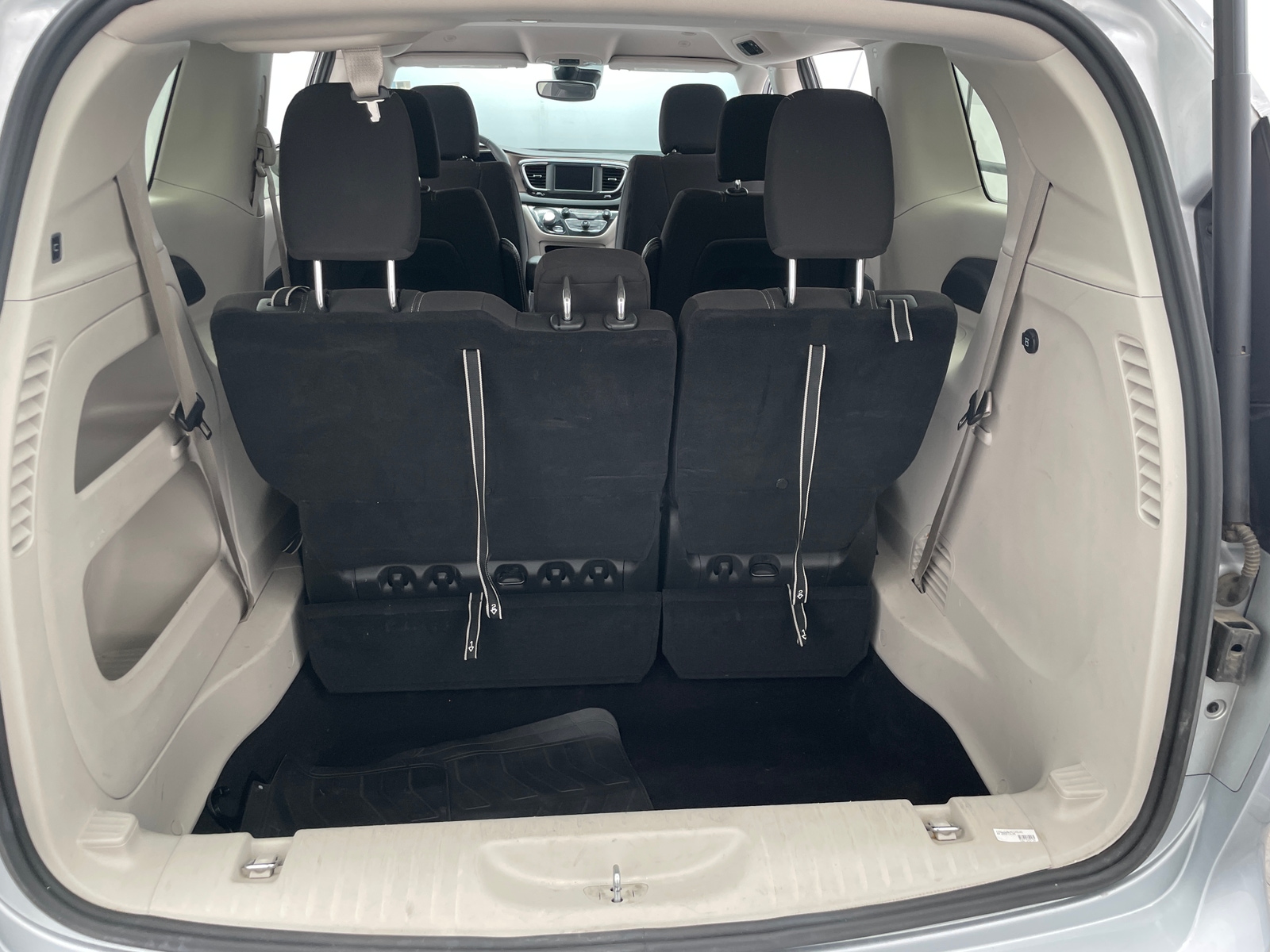 Thumbnail: 2023 Chrysler Voyager - 7