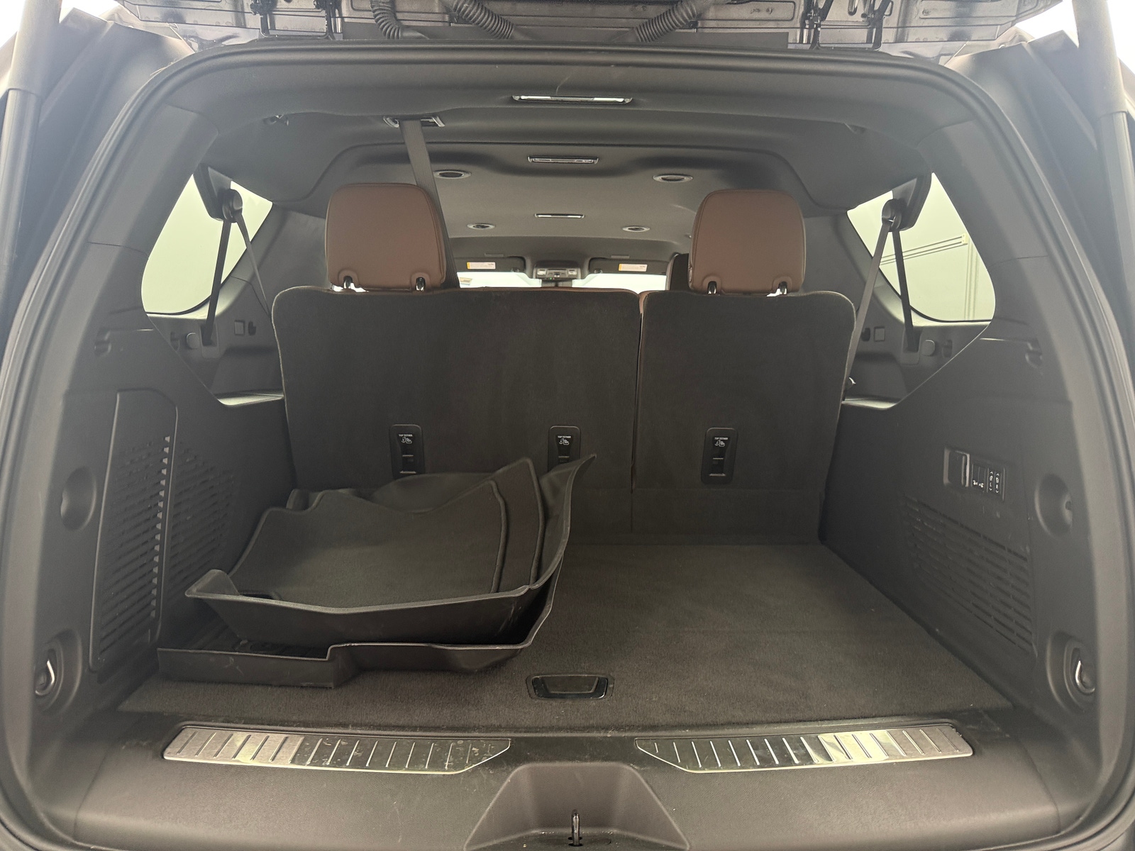 Thumbnail: 2025 Chevrolet Suburban - 6