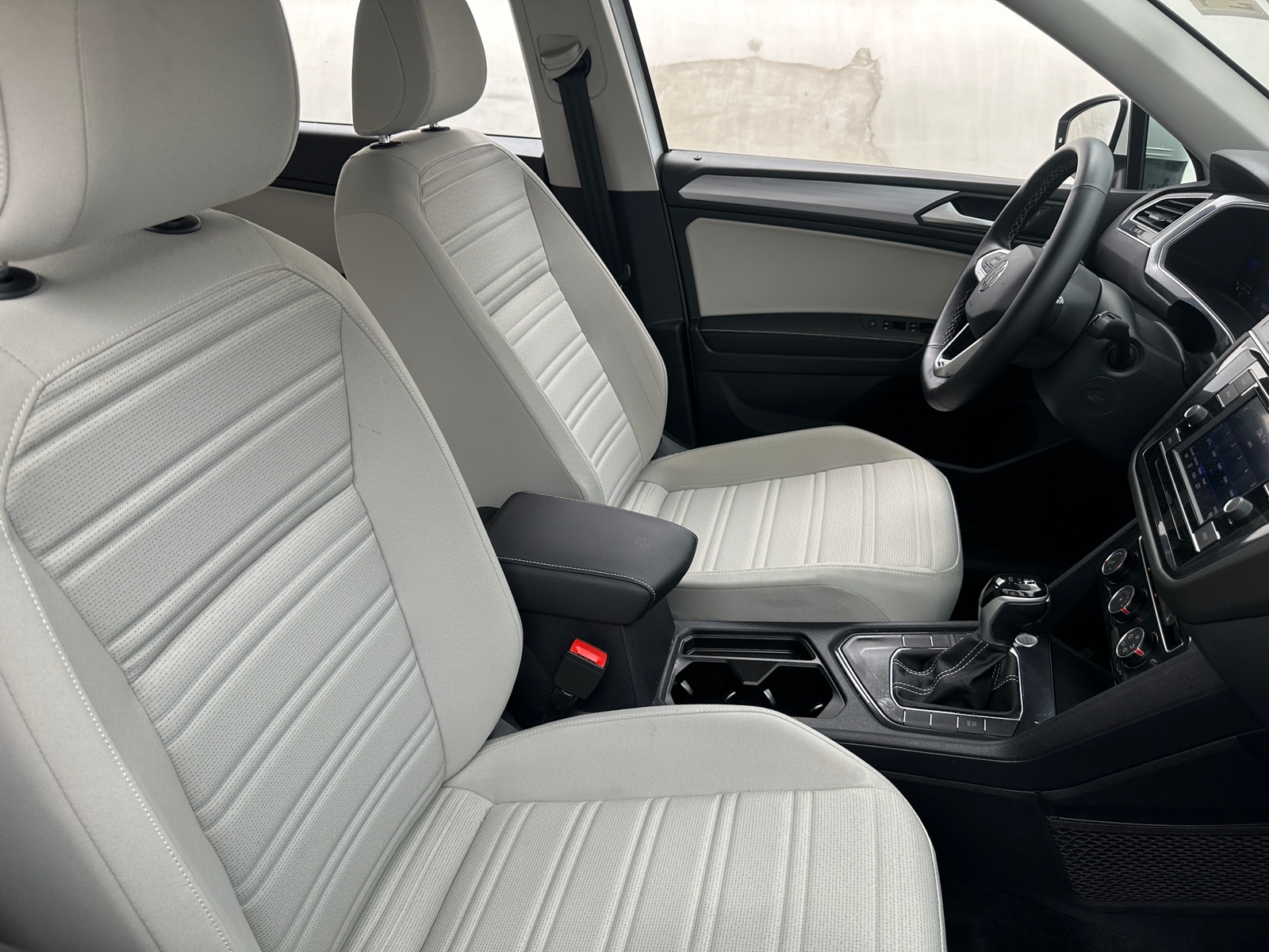 Thumbnail: 2023 Volkswagen Tiguan - 2