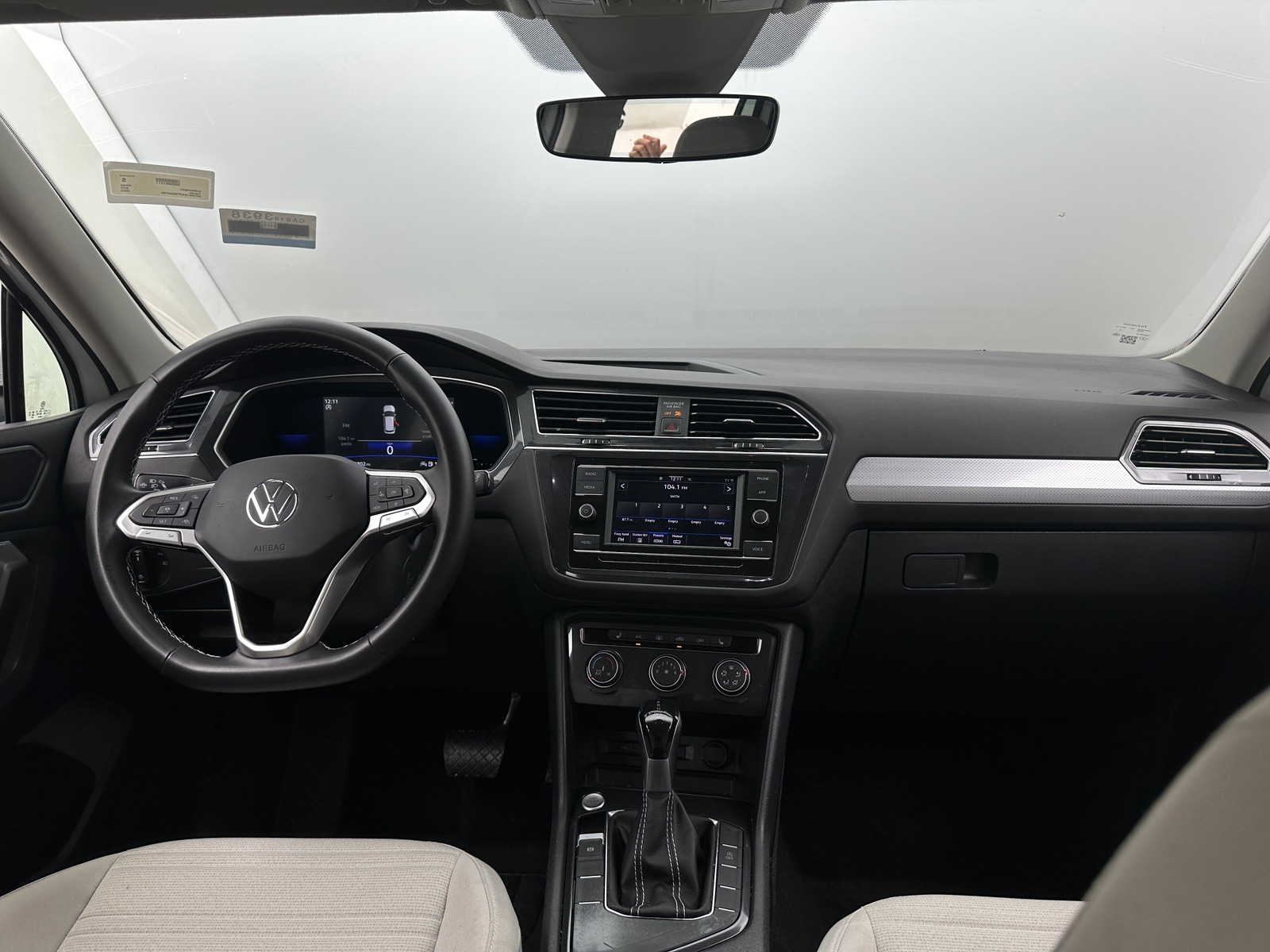 Thumbnail: 2023 Volkswagen Tiguan - 3