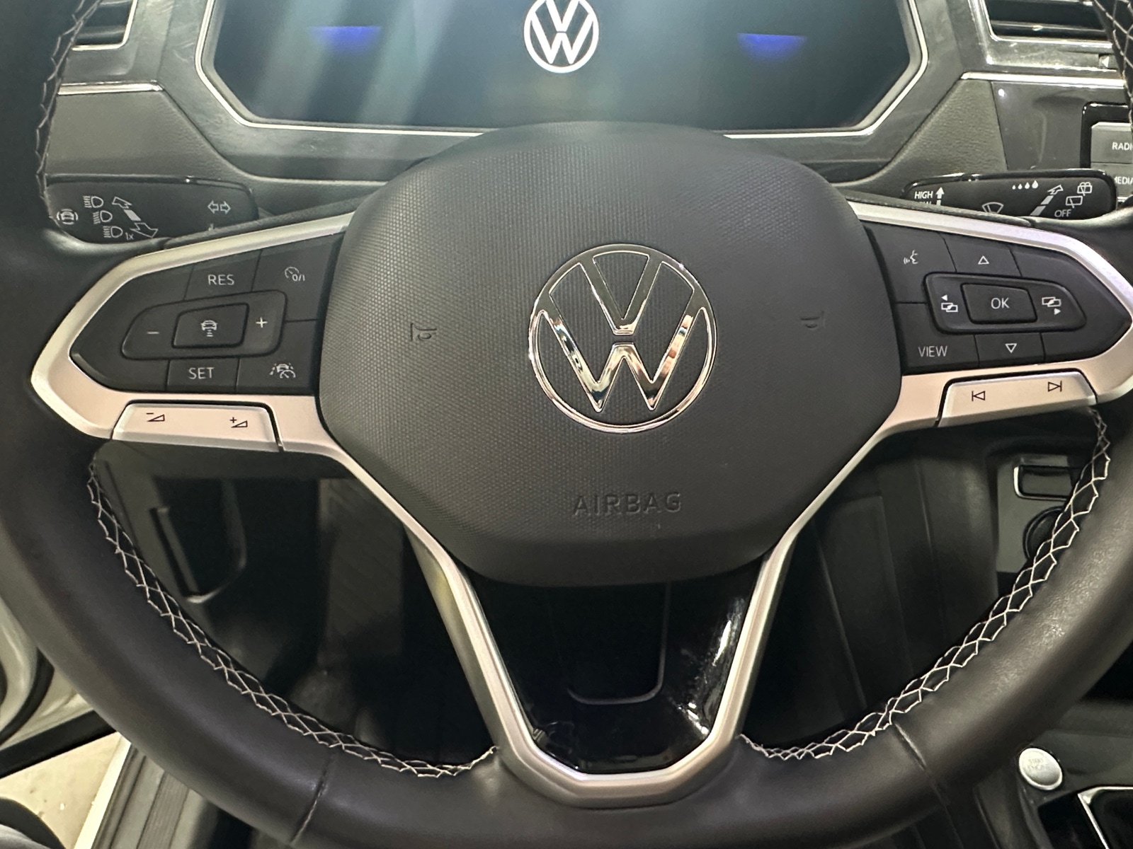 Thumbnail: 2023 Volkswagen Tiguan - 5