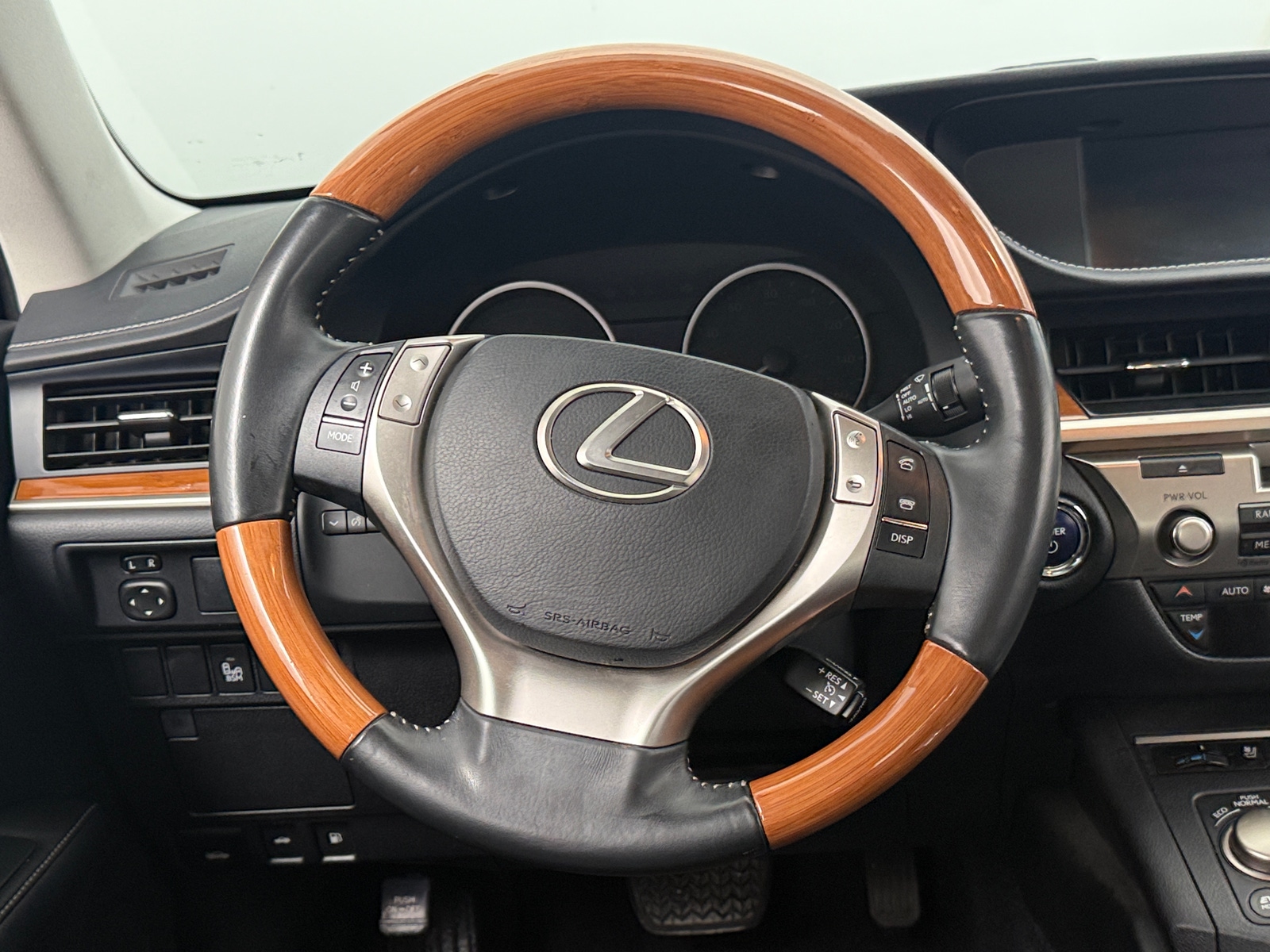 Thumbnail: 2014 Lexus ES - 4