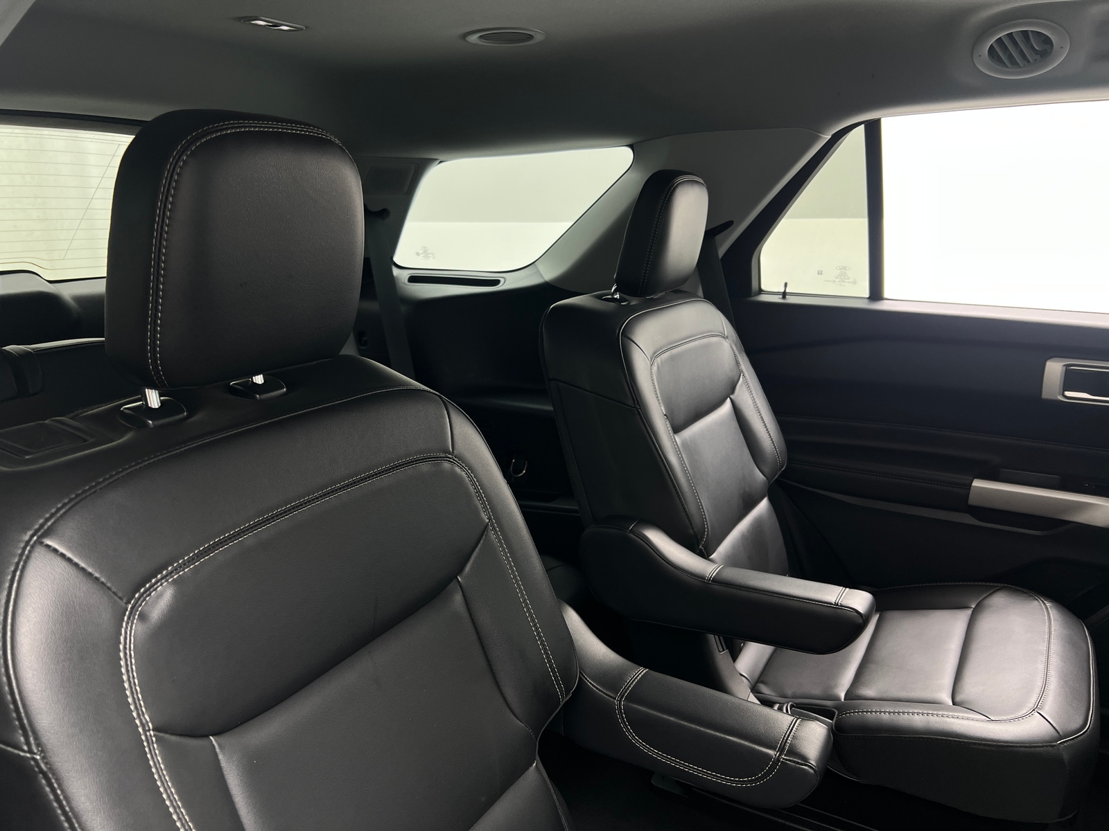 Thumbnail: 2022 Ford Explorer - 5