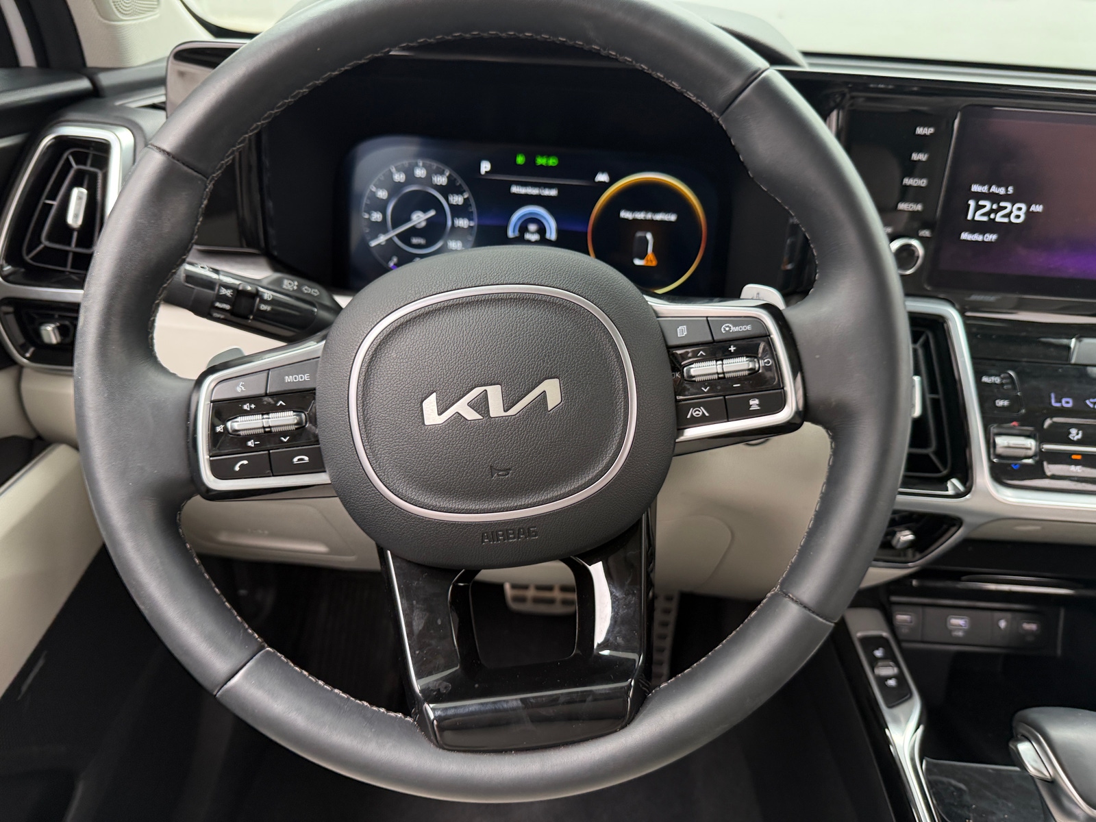 Thumbnail: 2023 Kia Sorento - 4