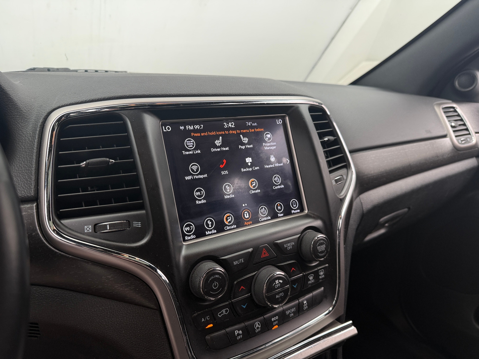 Thumbnail: 2018 Jeep Grand Cherokee - 3