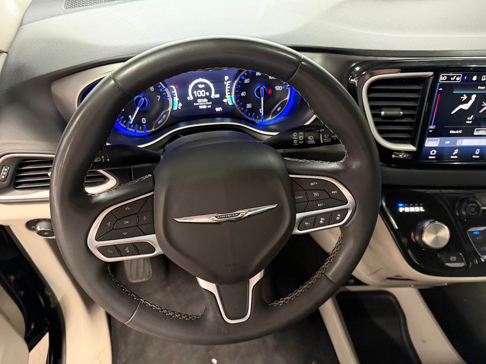 Thumbnail: 2023 Chrysler Pacifica - 4