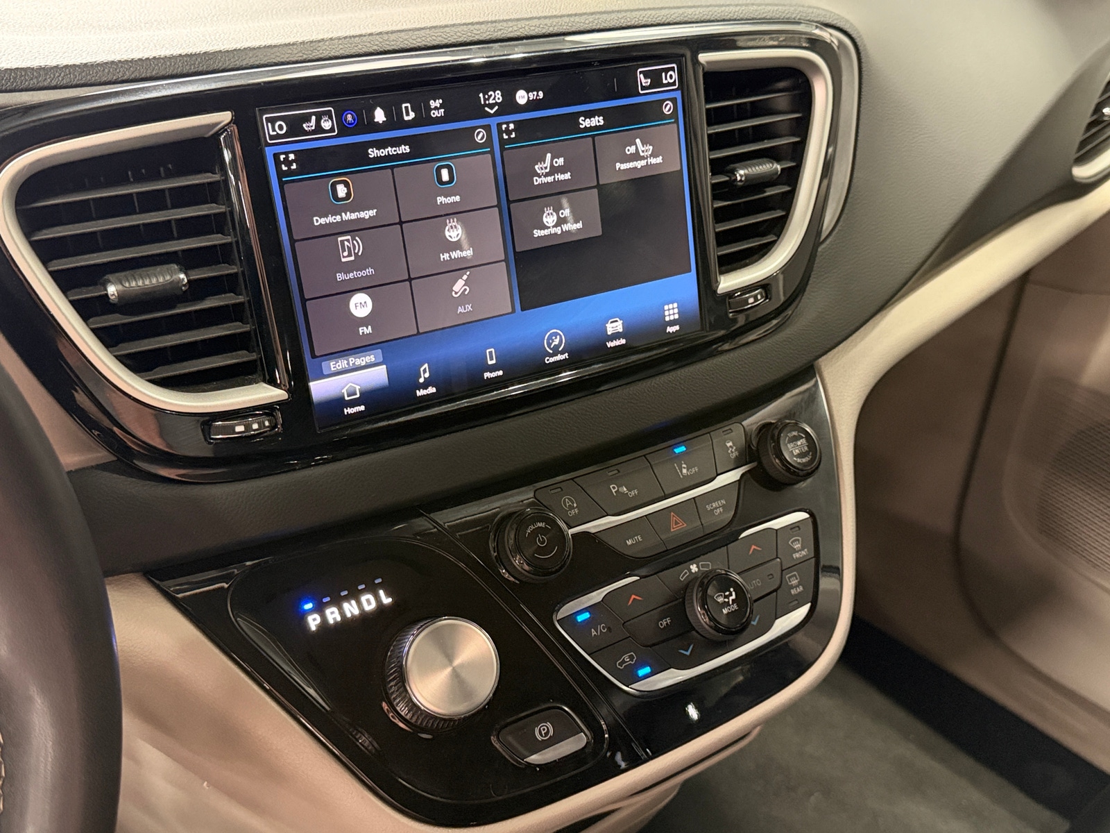 Thumbnail: 2023 Chrysler Pacifica - 3