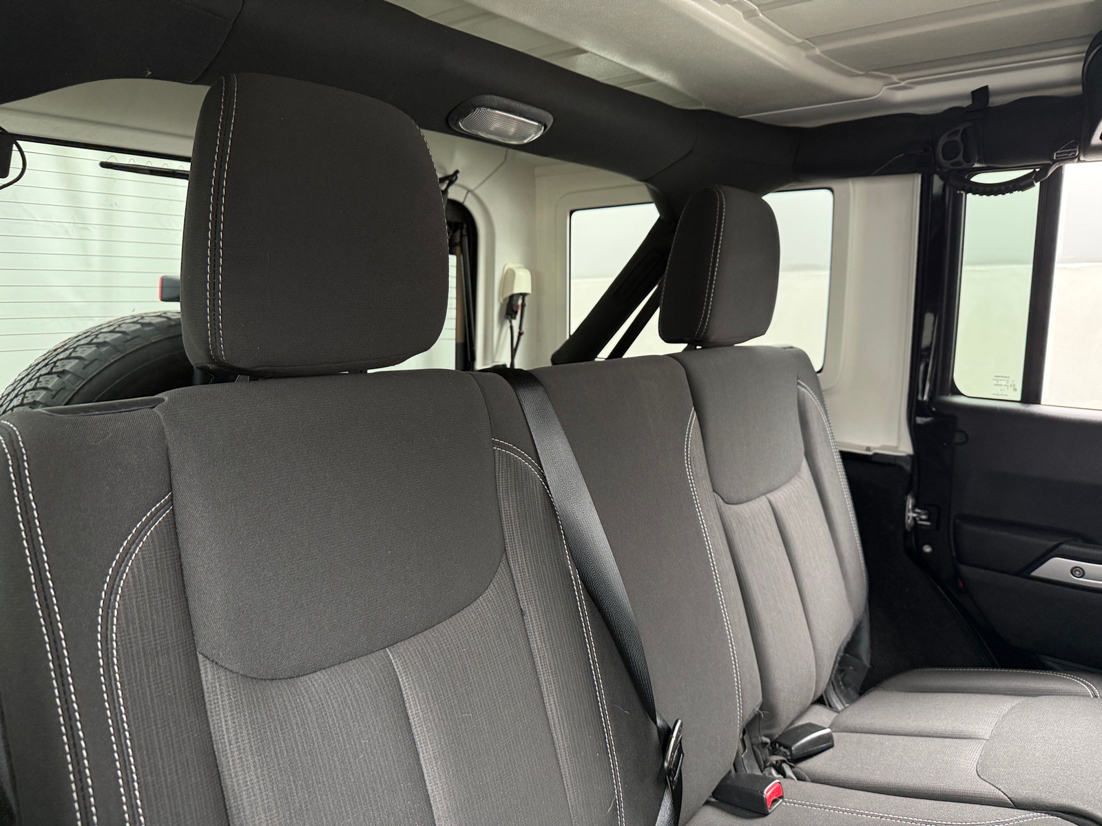 Thumbnail: 2015 Jeep Wrangler - 6