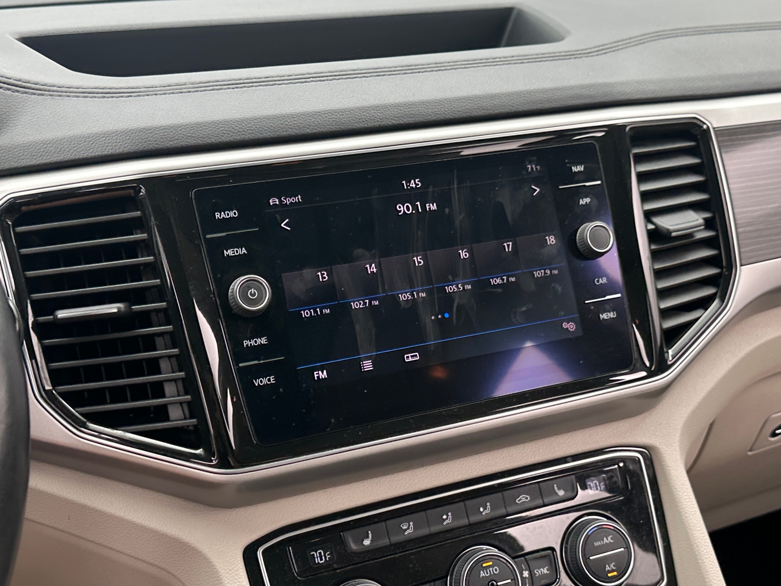 Thumbnail: 2019 Volkswagen Atlas - 3