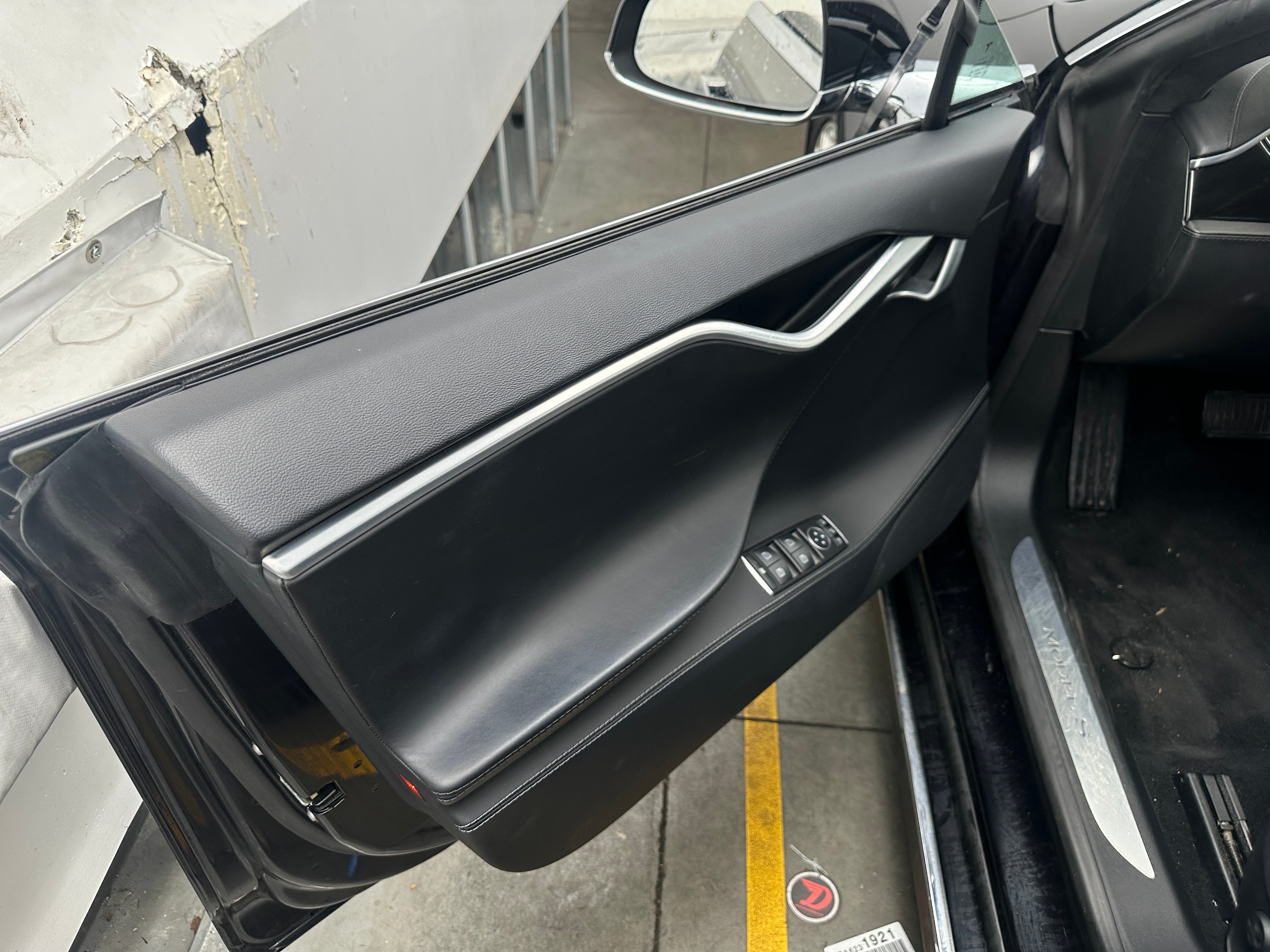 Used 2015 Tesla Model S 85D with VIN 5YJSA1H29FF097162 for sale in Oak Creek, WI