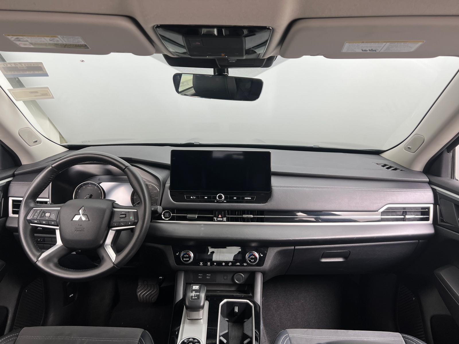 Thumbnail: 2025 Mitsubishi Outlander - 2