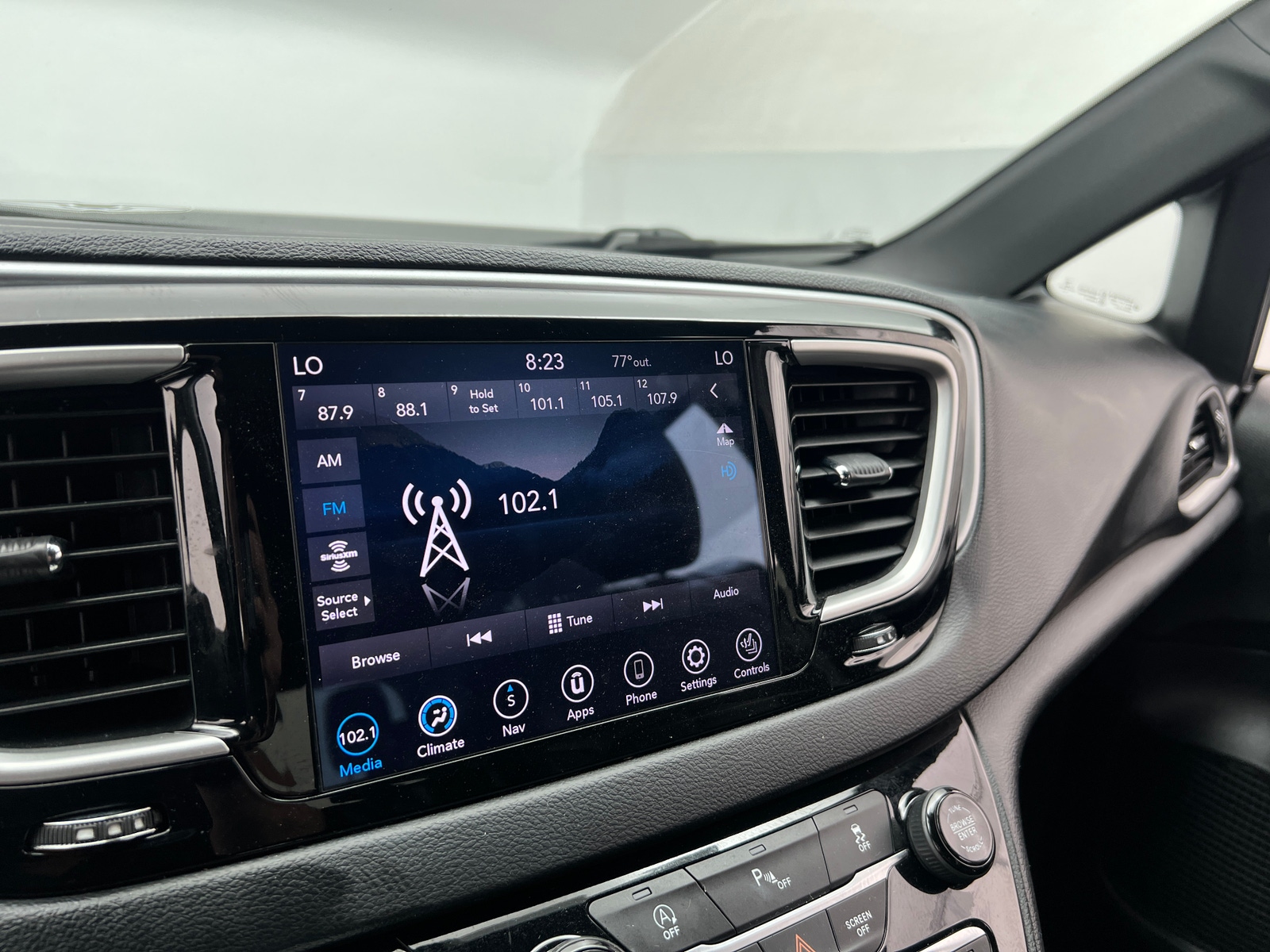 Thumbnail: 2020 Chrysler Pacifica - 3