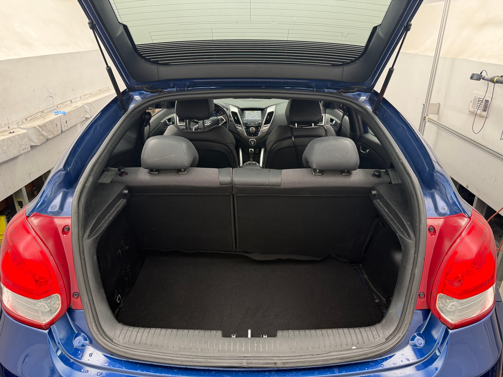Thumbnail: 2016 Hyundai Veloster - 6