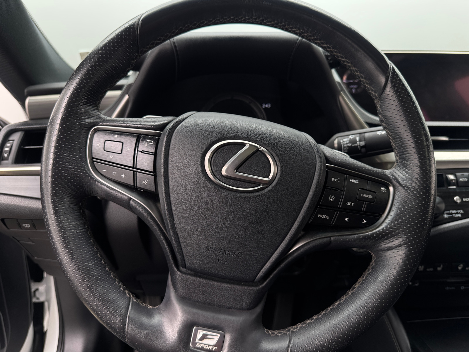 Thumbnail: 2020 Lexus ES - 4