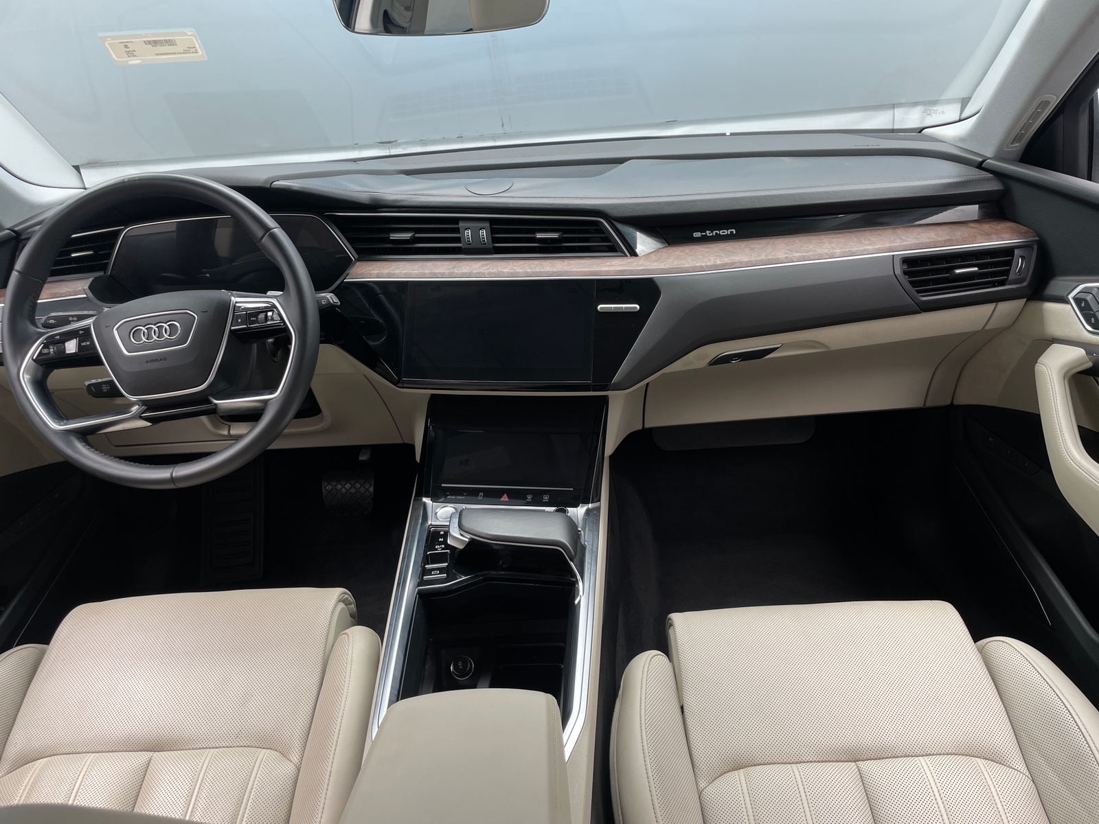 Thumbnail: 2019 Audi e-tron - 3