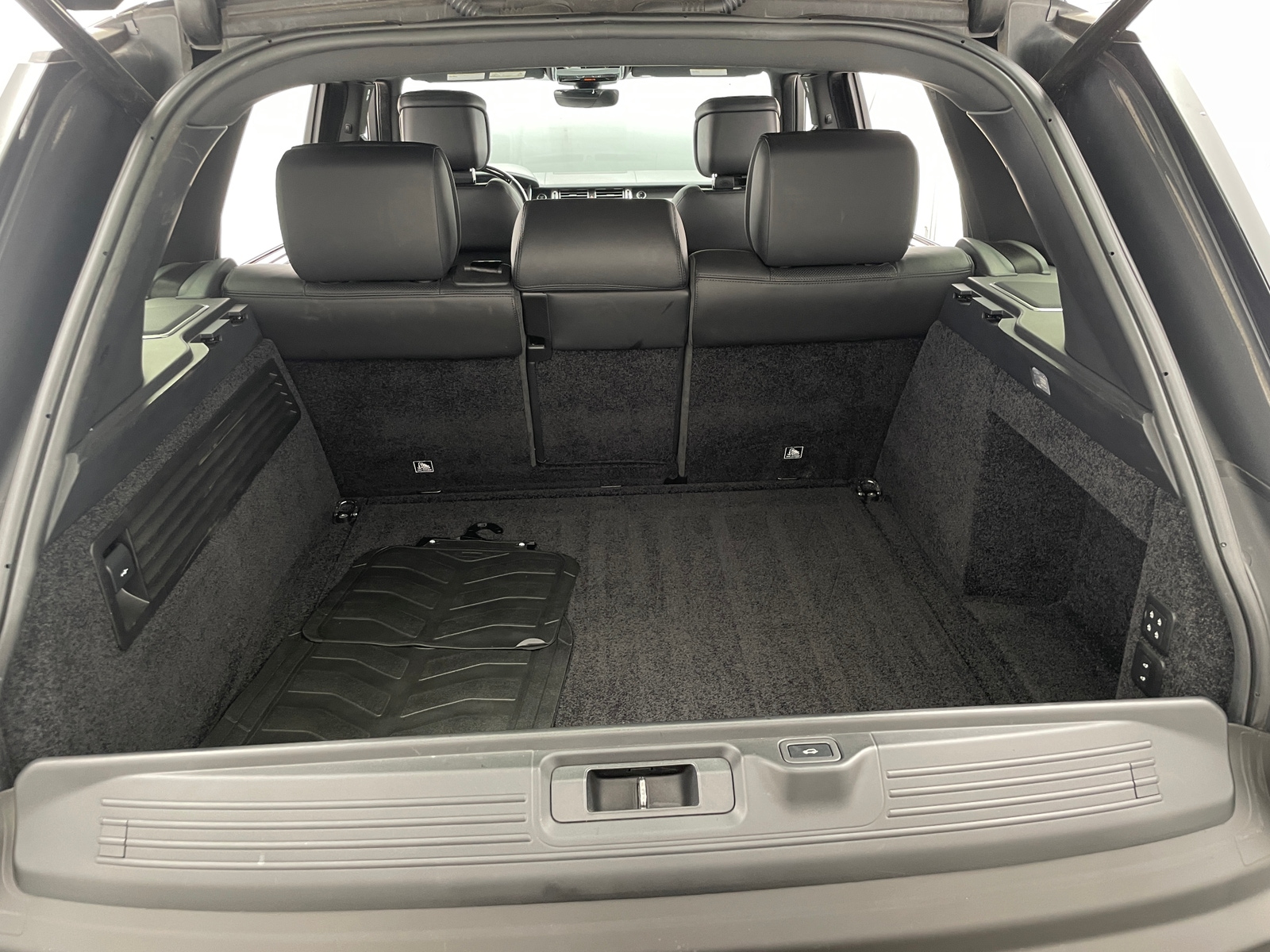 Thumbnail: 2020 Land Rover Range Rover - 6