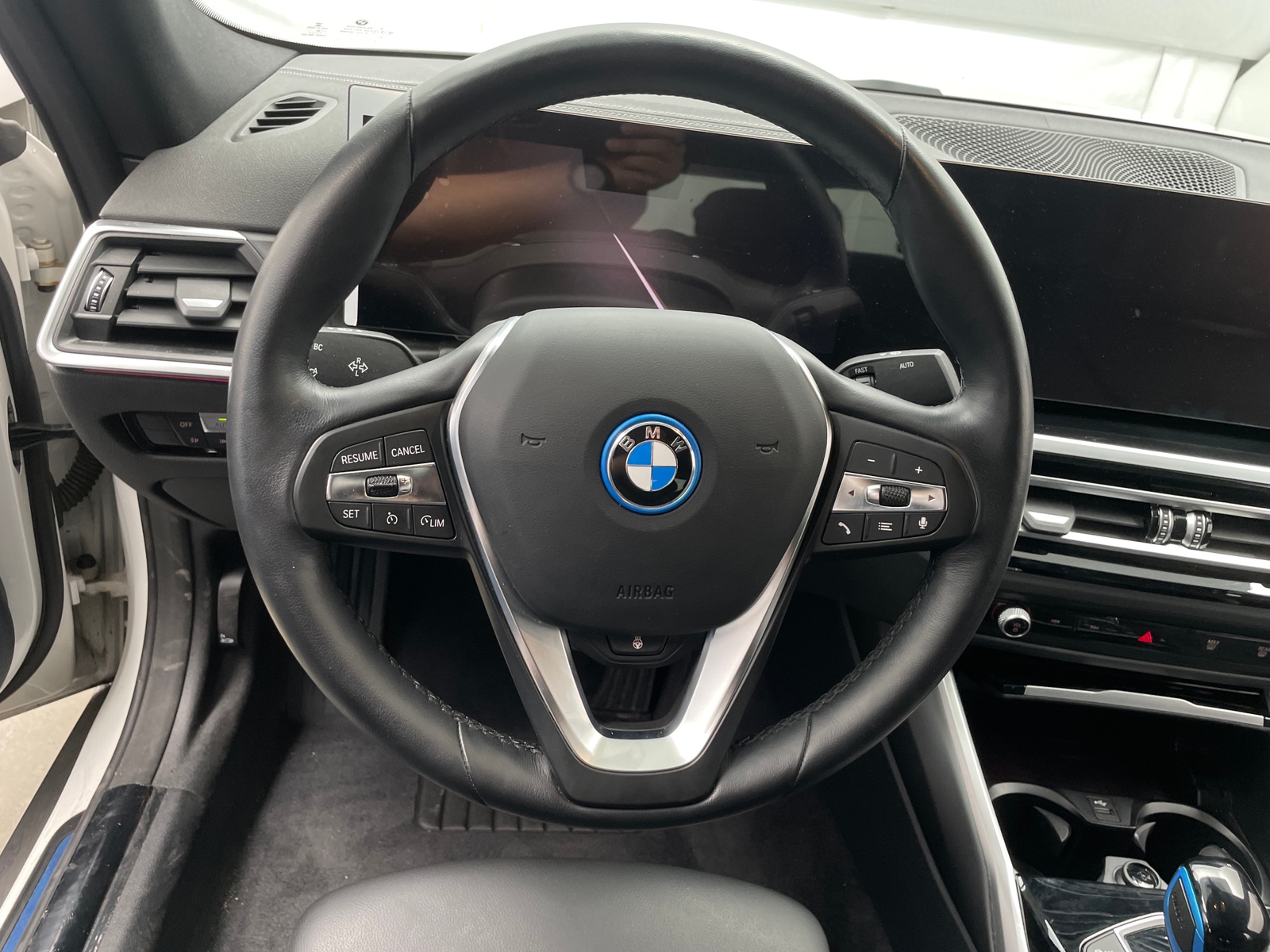 Thumbnail: 2022 BMW i4 - 4