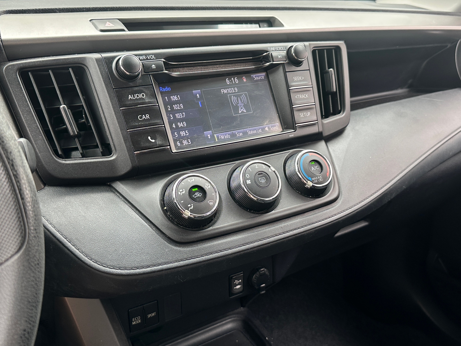 Thumbnail: 2017 Toyota RAV4 - 4
