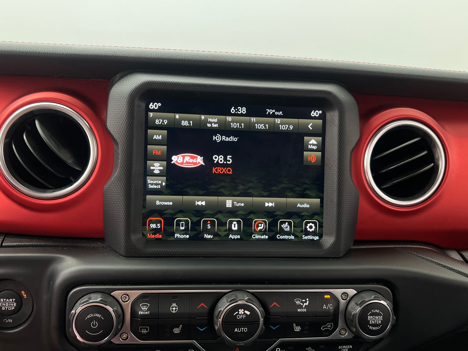Thumbnail: 2020 Jeep Gladiator - 3