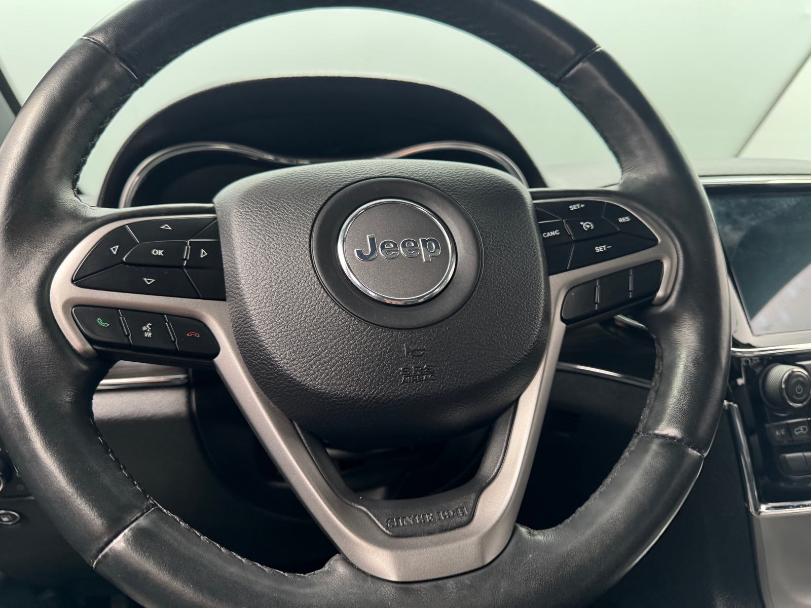 Thumbnail: 2019 Jeep Grand Cherokee - 4