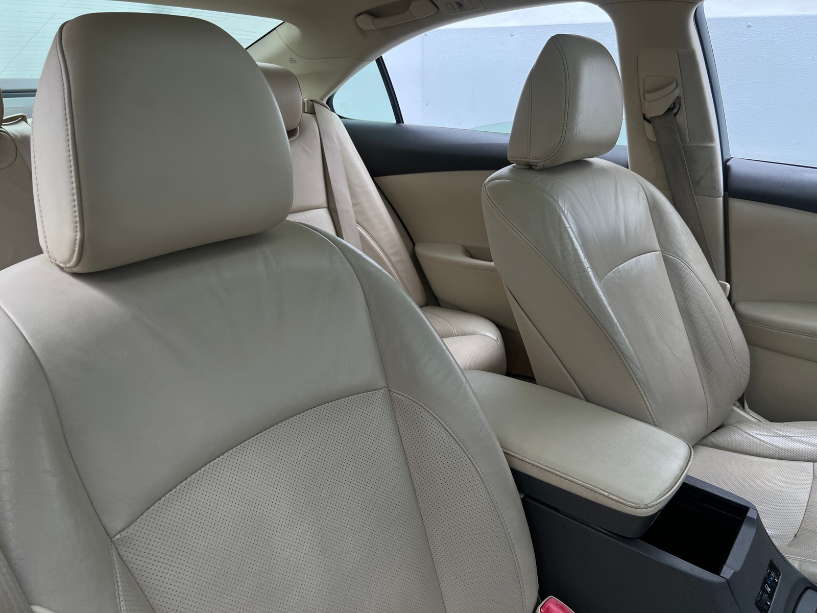 Thumbnail: 2012 Lexus ES - 2