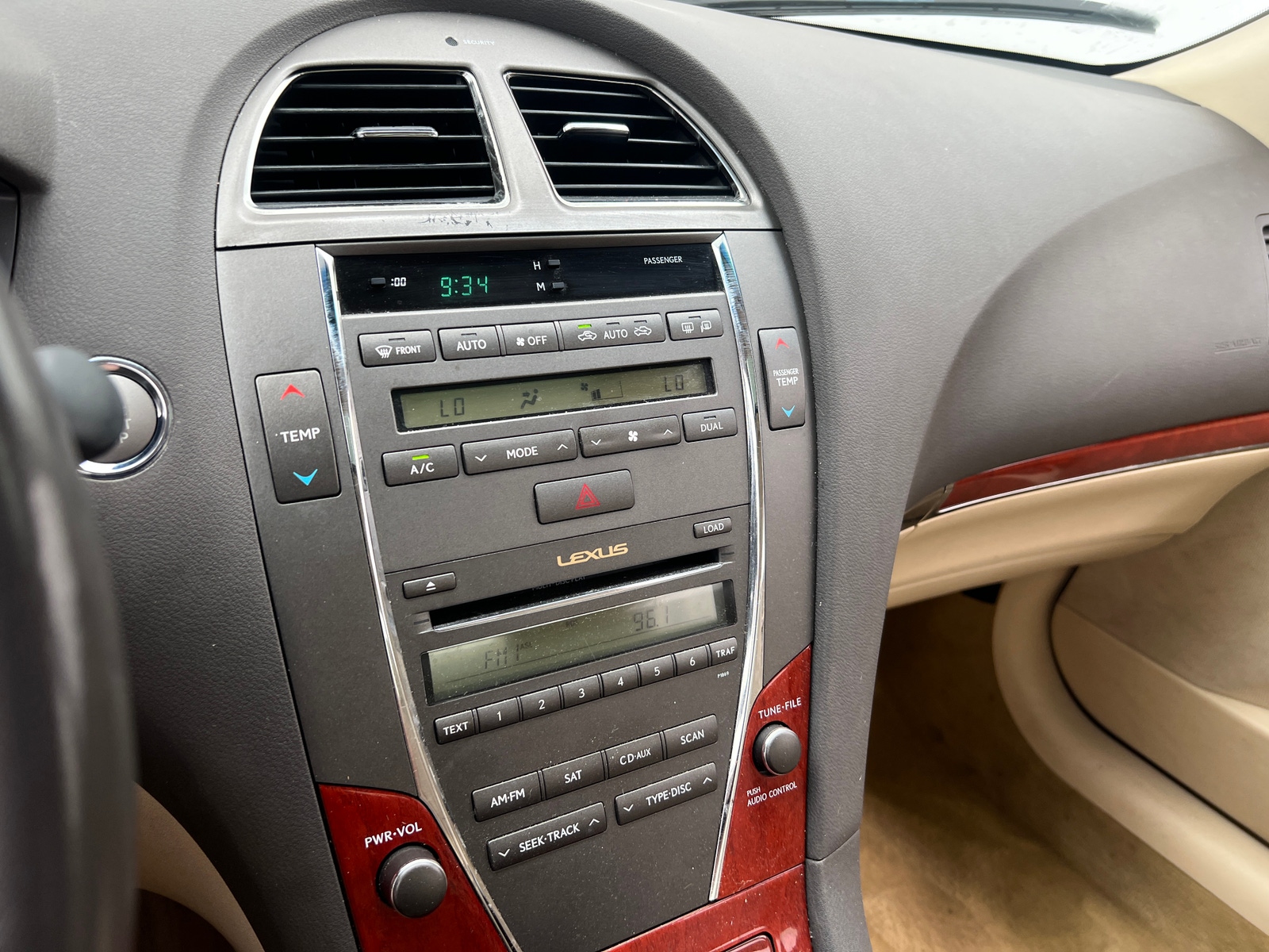 Thumbnail: 2012 Lexus ES - 4