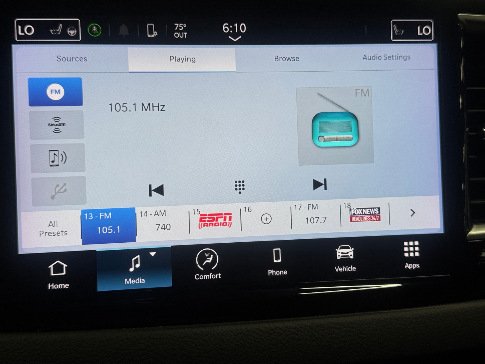 Thumbnail: 2023 Chrysler Pacifica - 3