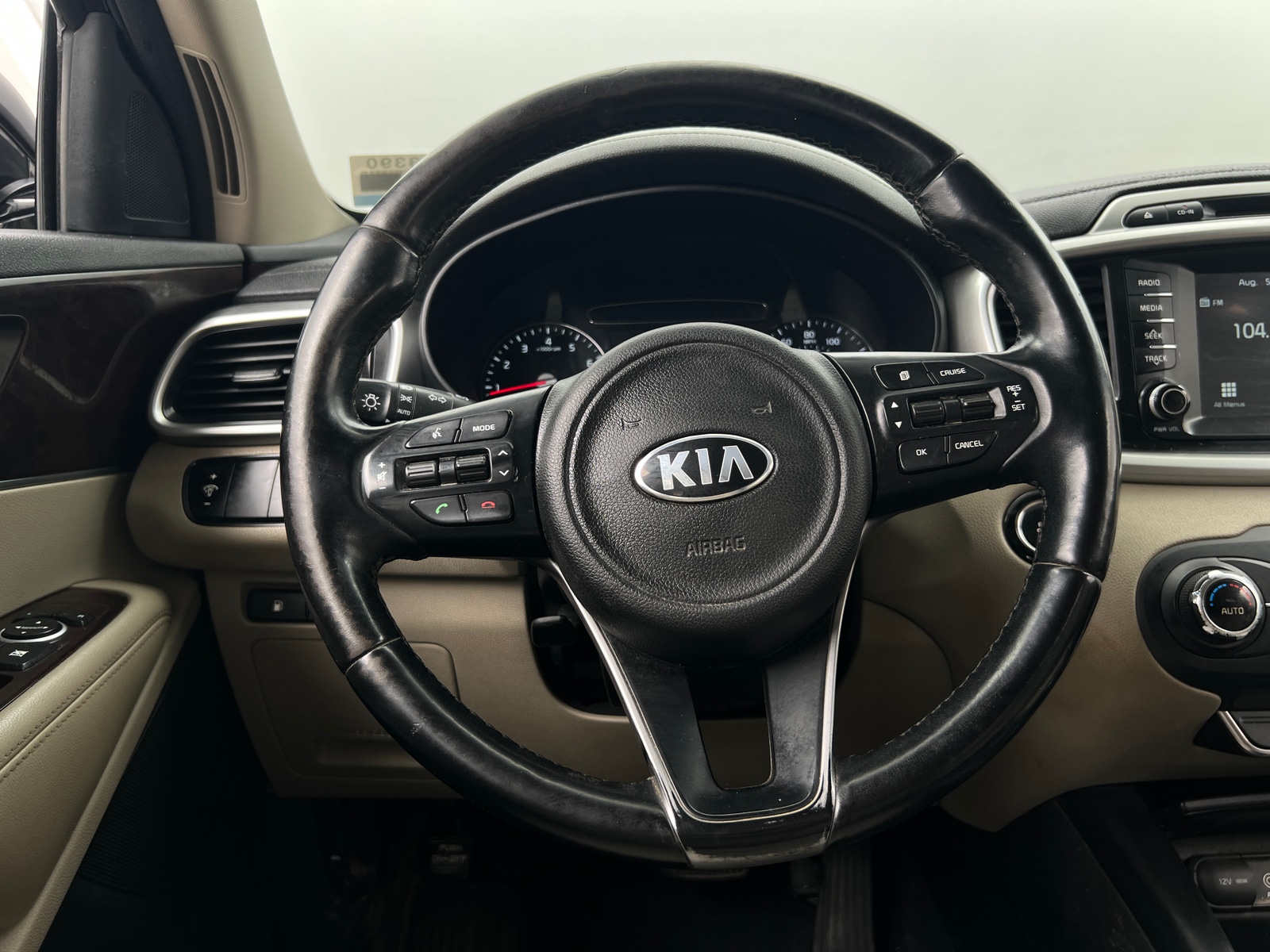 Thumbnail: 2017 Kia Sorento - 4