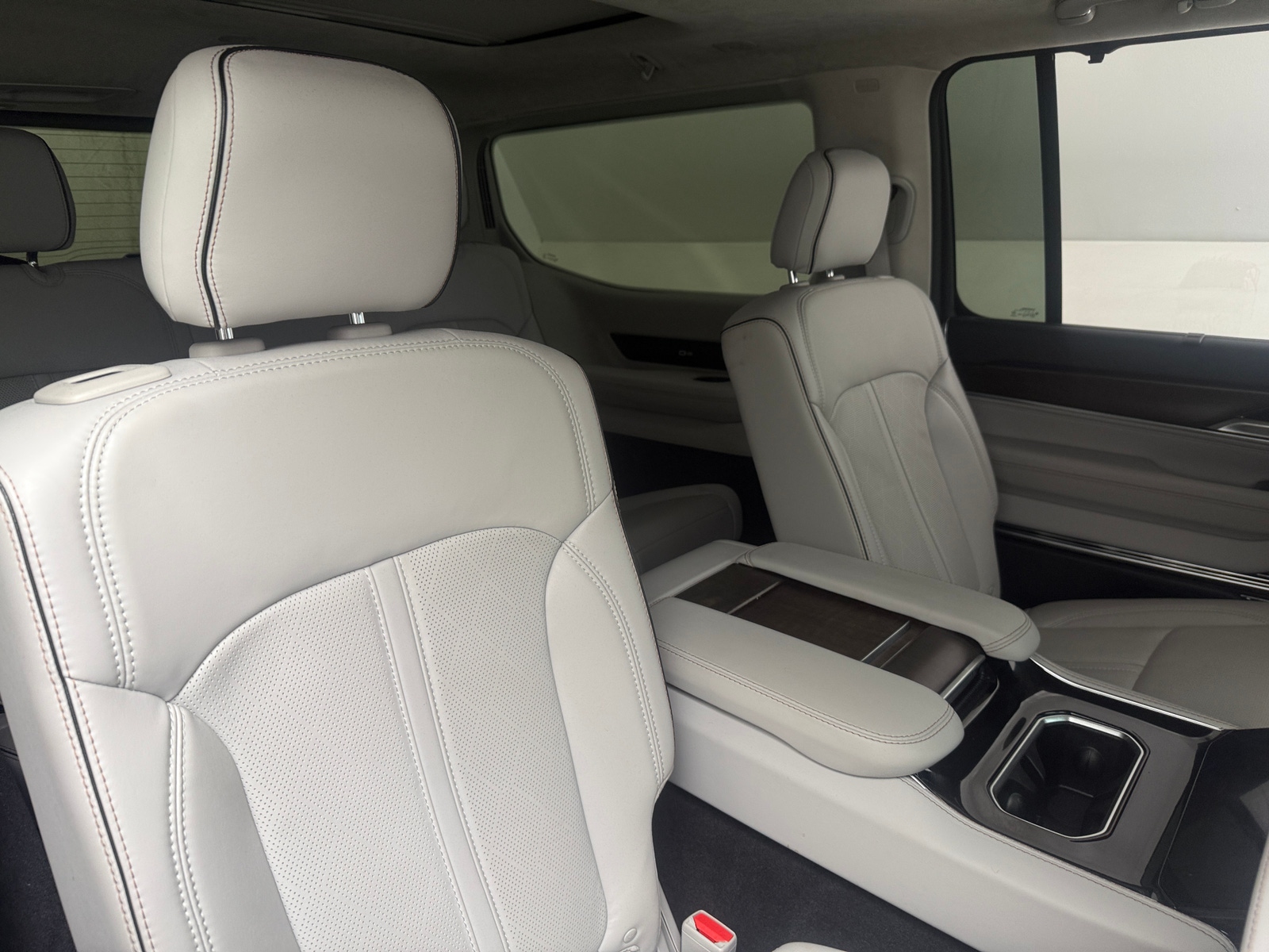 Thumbnail: 2023 Jeep Grand Wagoneer - 5