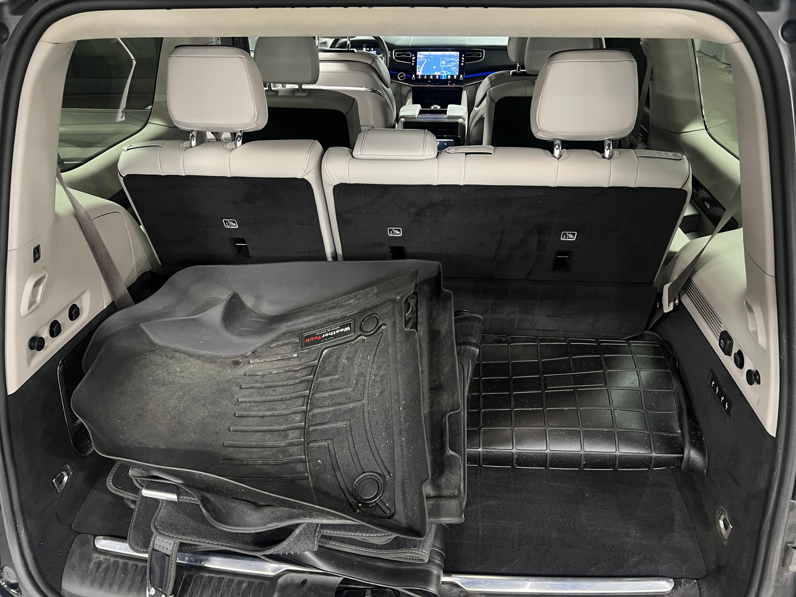 Thumbnail: 2023 Jeep Grand Wagoneer - 6
